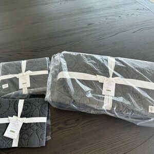 Pottery Barn Washed Cotton Bedding. Full/Queen Quilt and 2 Euro Shams. Grey